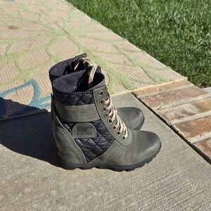 Sorel Olive Green Quilted Lace-Up Wedge Boots